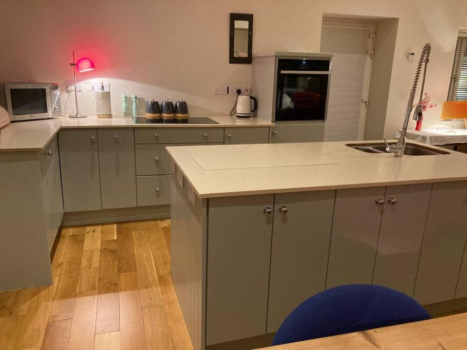 2 Quay Road, Killala. Stunning Sea Front Cottage Exteriér fotografie