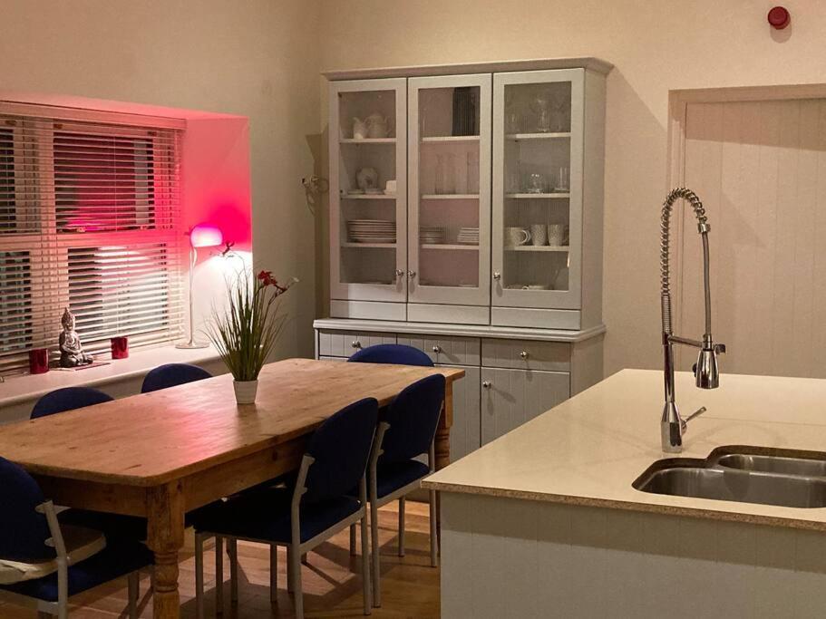 2 Quay Road, Killala. Stunning Sea Front Cottage Exteriér fotografie